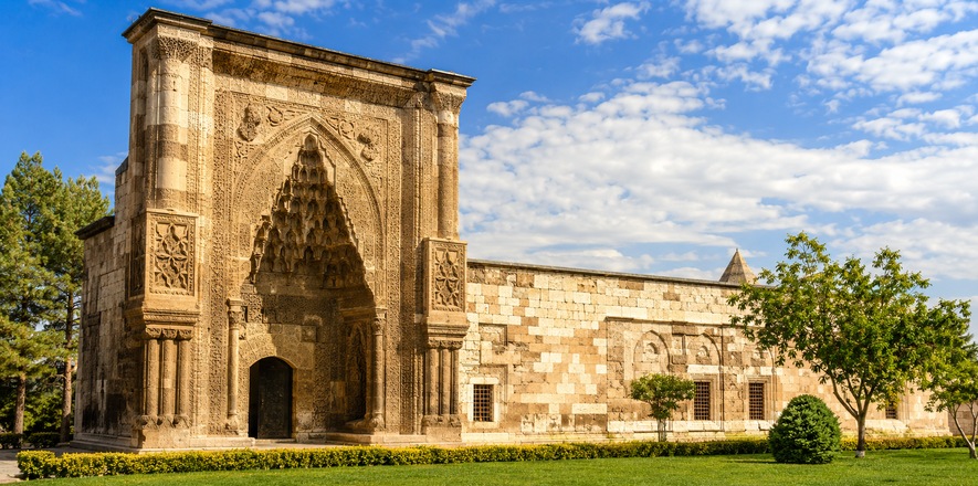 04-karatay-medrese.jpg