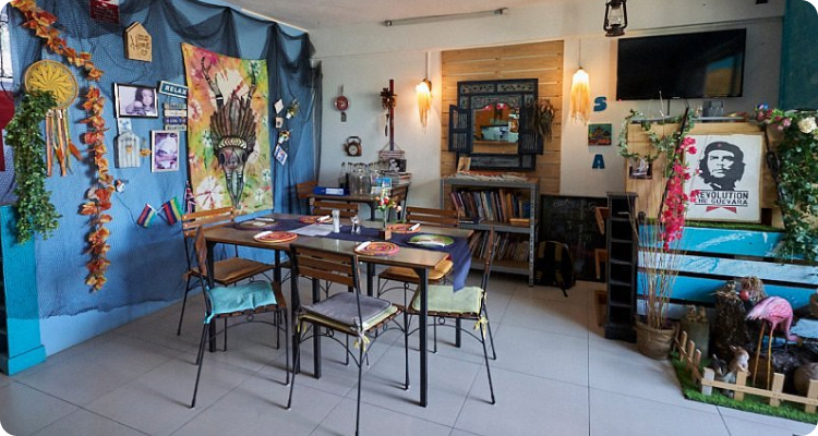 رستوران At Linda’s Place موریس