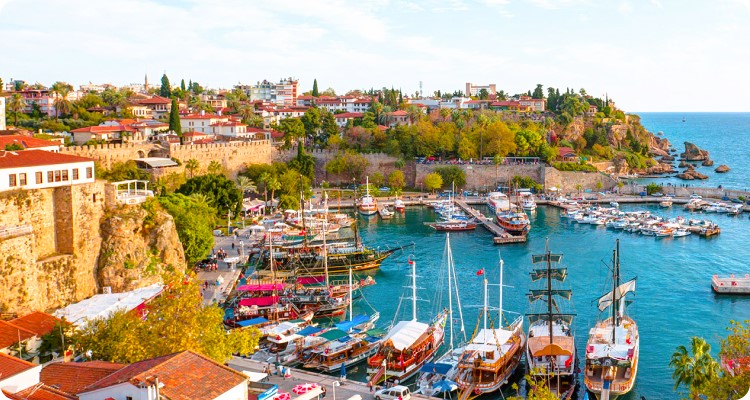 بندر کالیچی آنتالیا در پاییز